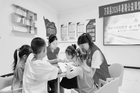 品读红色经典 图片由团万荣县委提供