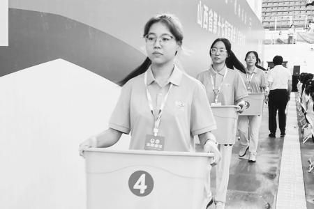 微光如炬，青春护航。