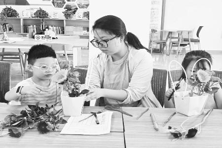 插花小课堂 图片由山西师范大学地理科学学院团委提供