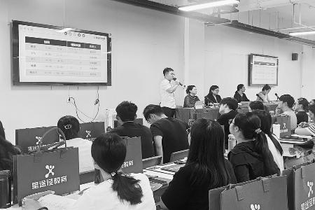 培训用暖心服务为困难群体求职就业铺路架桥