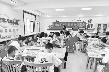 实习大学生参与公益课堂 图片由团清徐县委提供