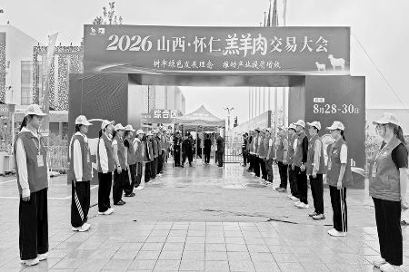 100名青年志愿者投身大会保障工作 图片由团怀仁市委提供