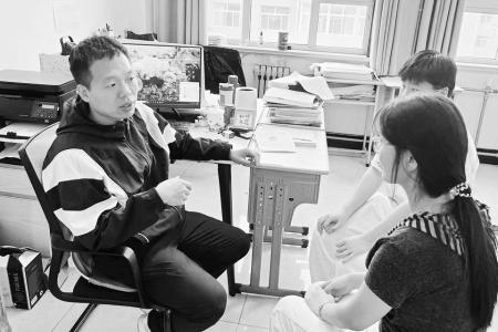 王江涛因为热爱所以选择教育事业 图片由受访者提供