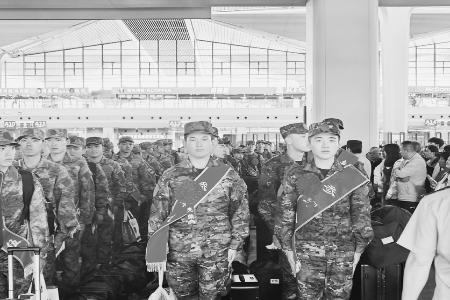 新兵整装出征奔赴军营