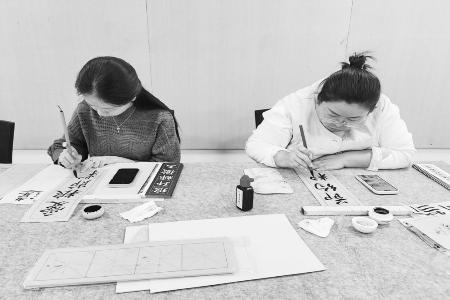 青年学员书写节粮主题作品 图片由团垣曲县委提供