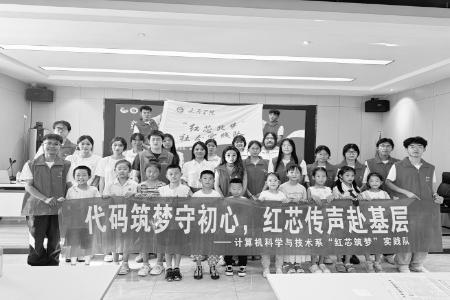 以热爱奔赴山海，青春之花在基层一线持续绚烂绽放。 本版图片均由太原学院团委提供